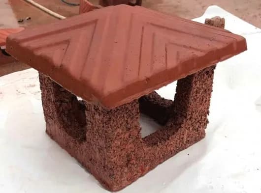 Tekli baca şapkası — yağmur ve kuş koruması